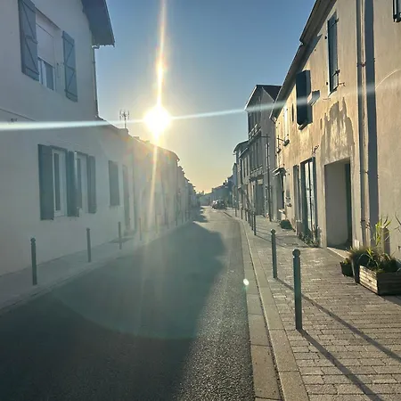 Nid Douillet Proche Ile De Re ラ・ロシェル